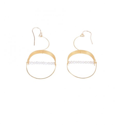 Handmade earrings with pearls